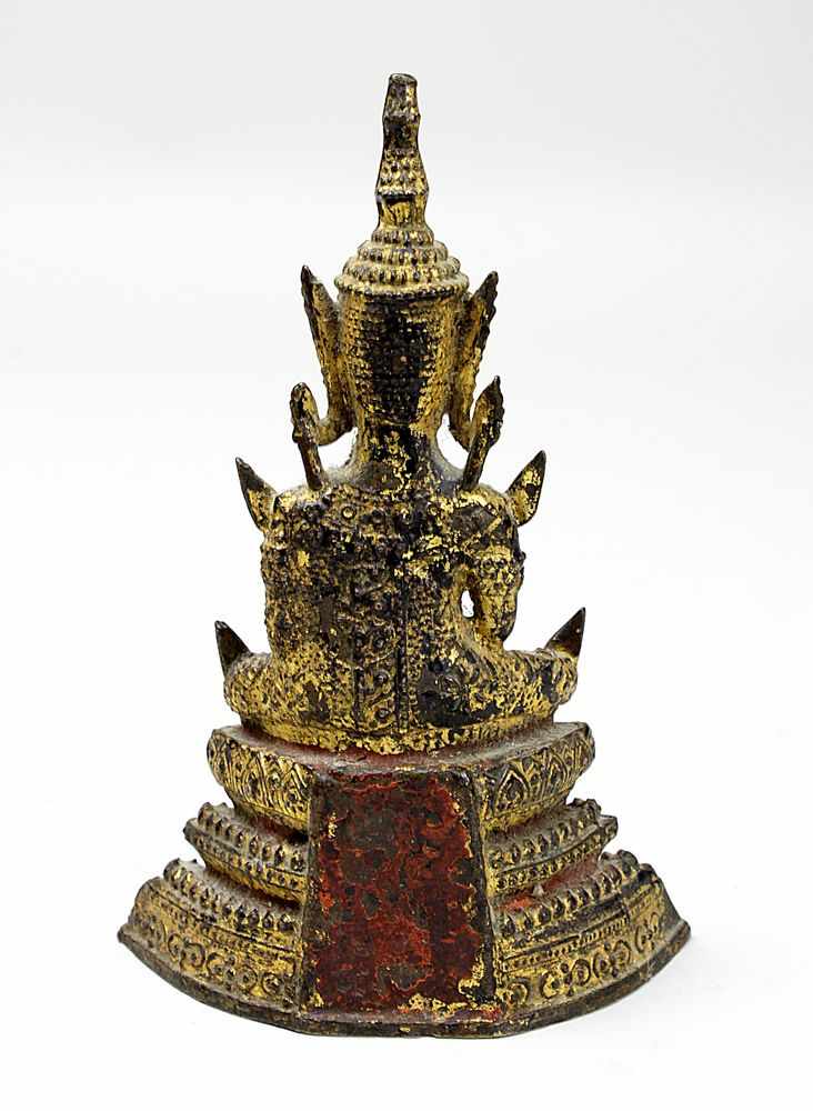 Kleiner Bronze-Buddha, Thailand 19. Jh., Buddha in Meditationshaltung auf dreistufigem Thron - Image 4 of 5