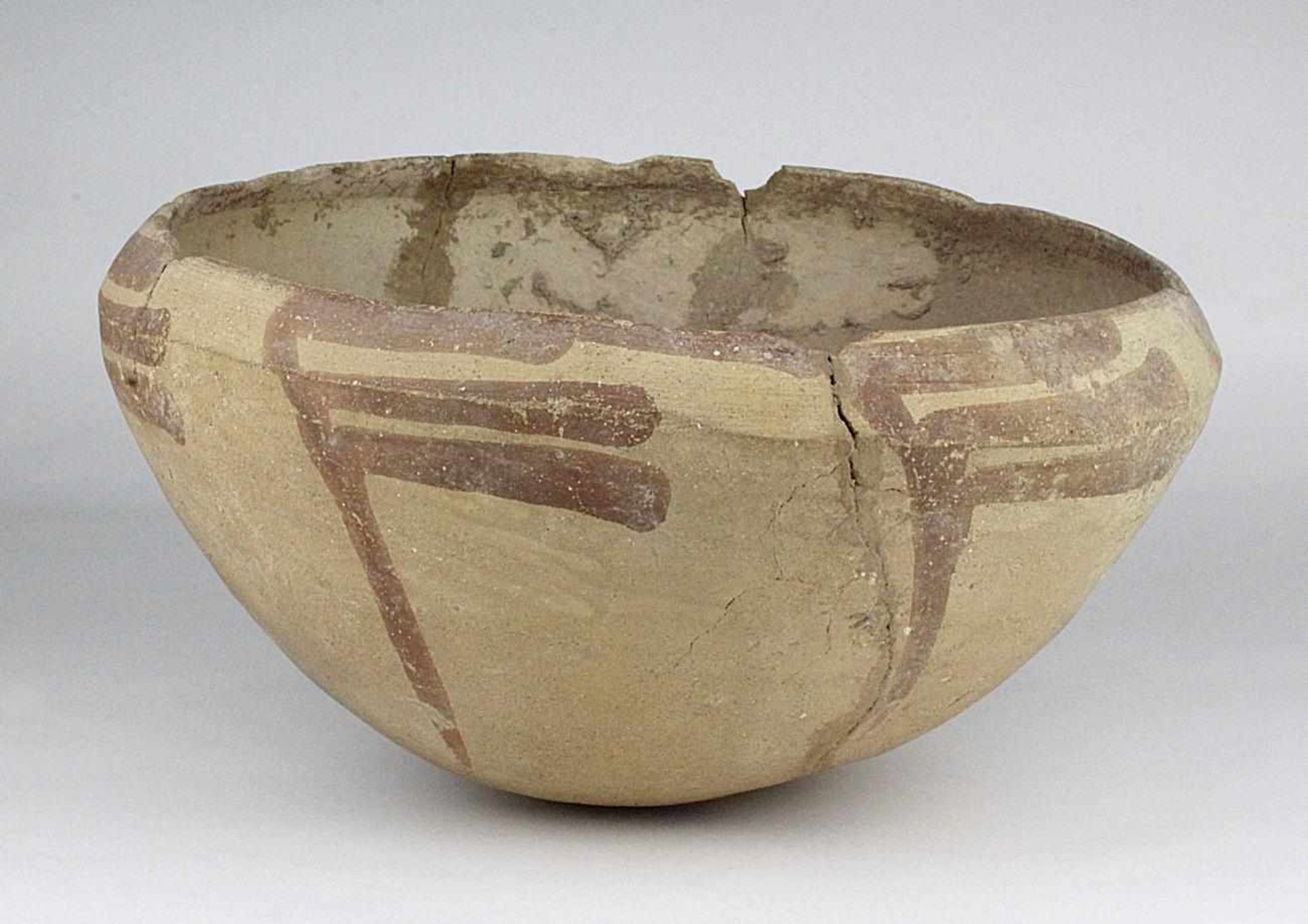 Große präkolumbische Tonschale, Altamerika, wohl n. Chr., dünnwandig, Rand leicht eingezogen, heller