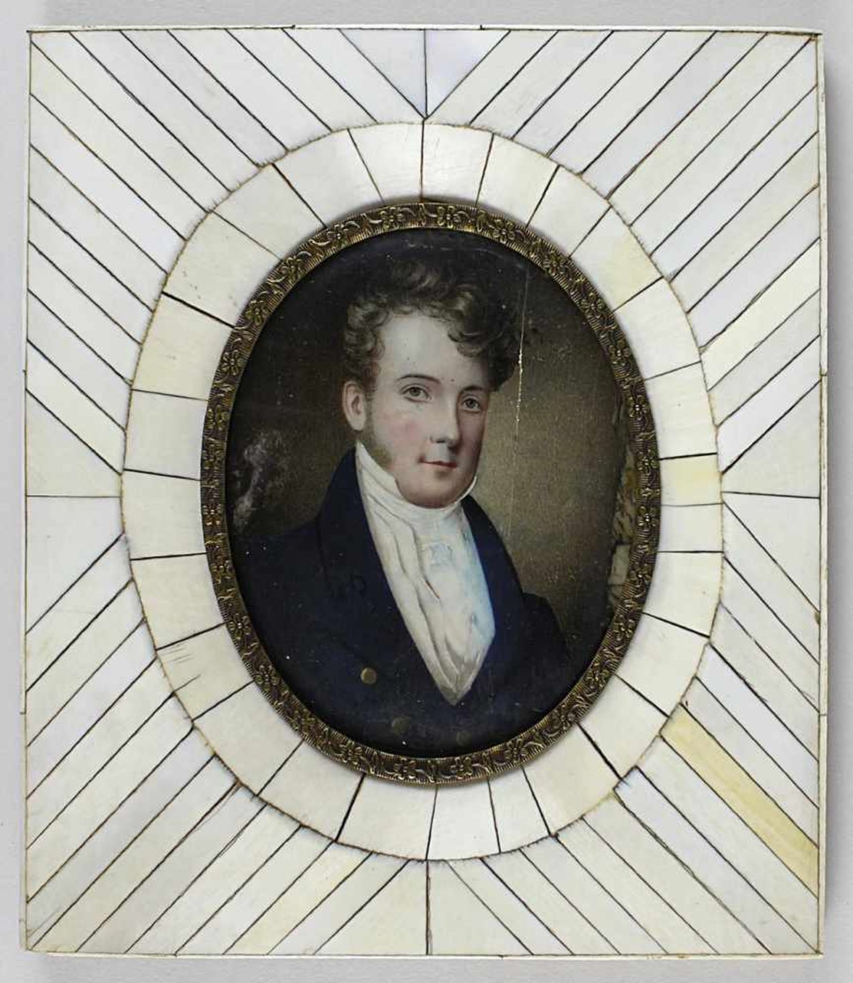 Miniaturist 1.H.19.Jh., Porträt eines jüngeren Mannes als Schulterstück, auf Elfenbein gemalt, im