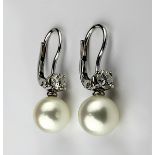 Paar Weißgold-Ohrhänger mit Perlen und Brillianten, 750er rhodiniertes Weißgold gepunzt, mit je 1