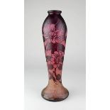 Gauthier Art-Déco-Vase, Paris 1920-30, Klarglaskorpus mit rot-rosa-gelblich gefleckten