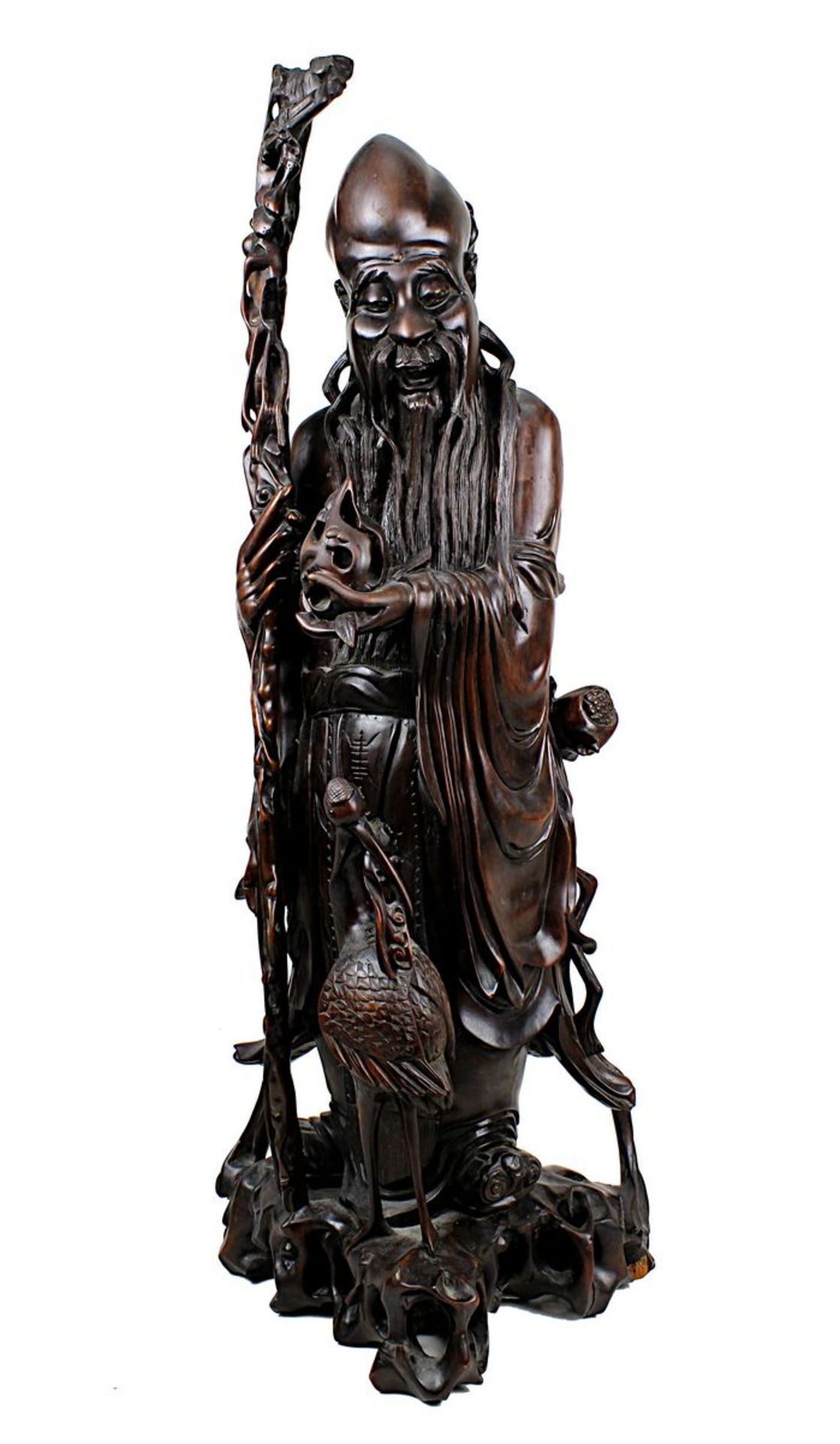 Holzfigur eines chinesischen Weisen mit Stock und Vogel, aus einem Stück Teakholz geschnitzte
