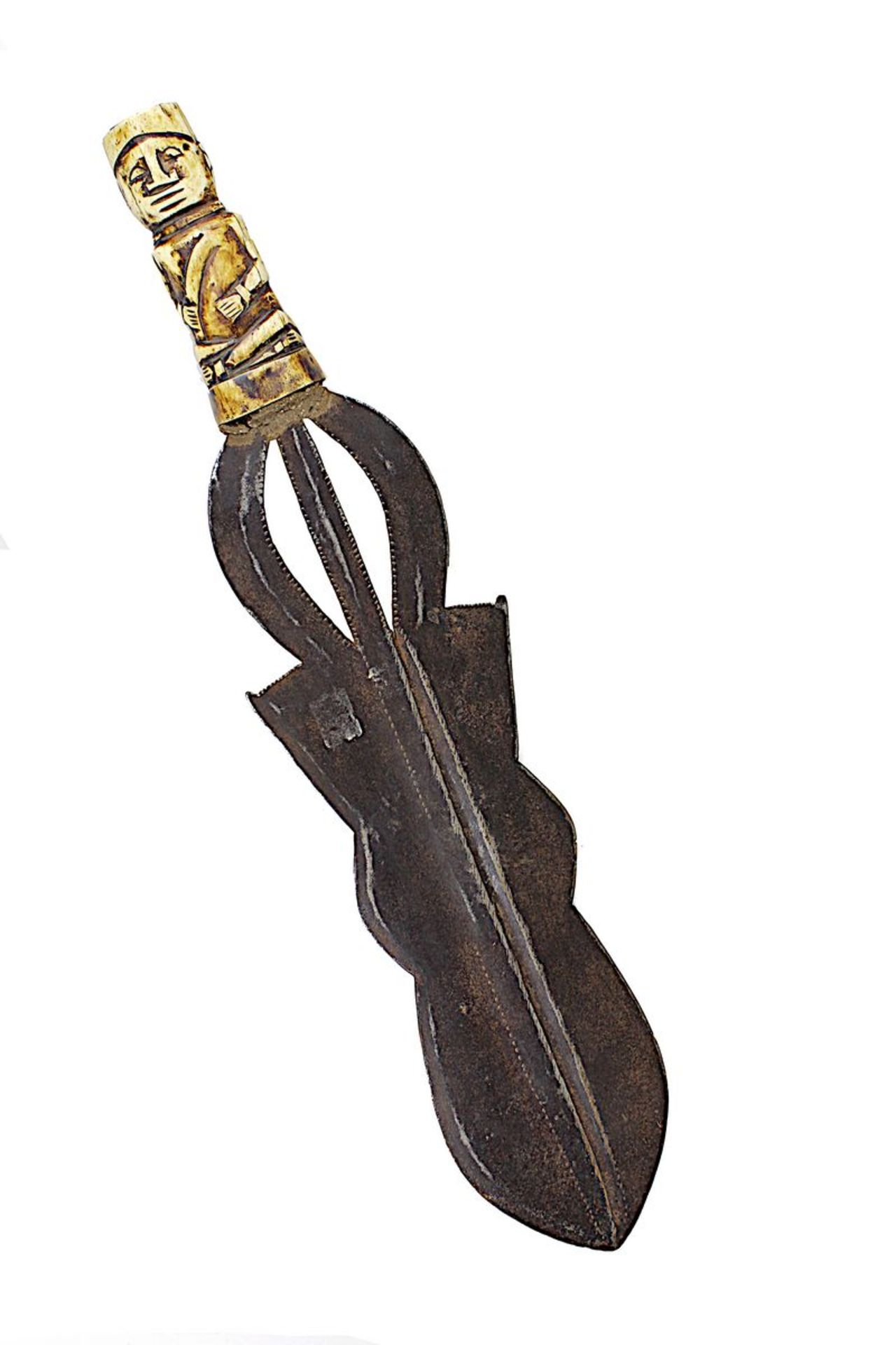 Ngombe-Schwert, D. R. Kongo, Klinge aus geschmiedetem Eisen, gerade und zweischneidige, mehrfach