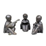 Bourger, Helmut (1929-1989, tätig Höhr-Grenzhausen), 3 musizierende Kinder, Bronzefiguren mit