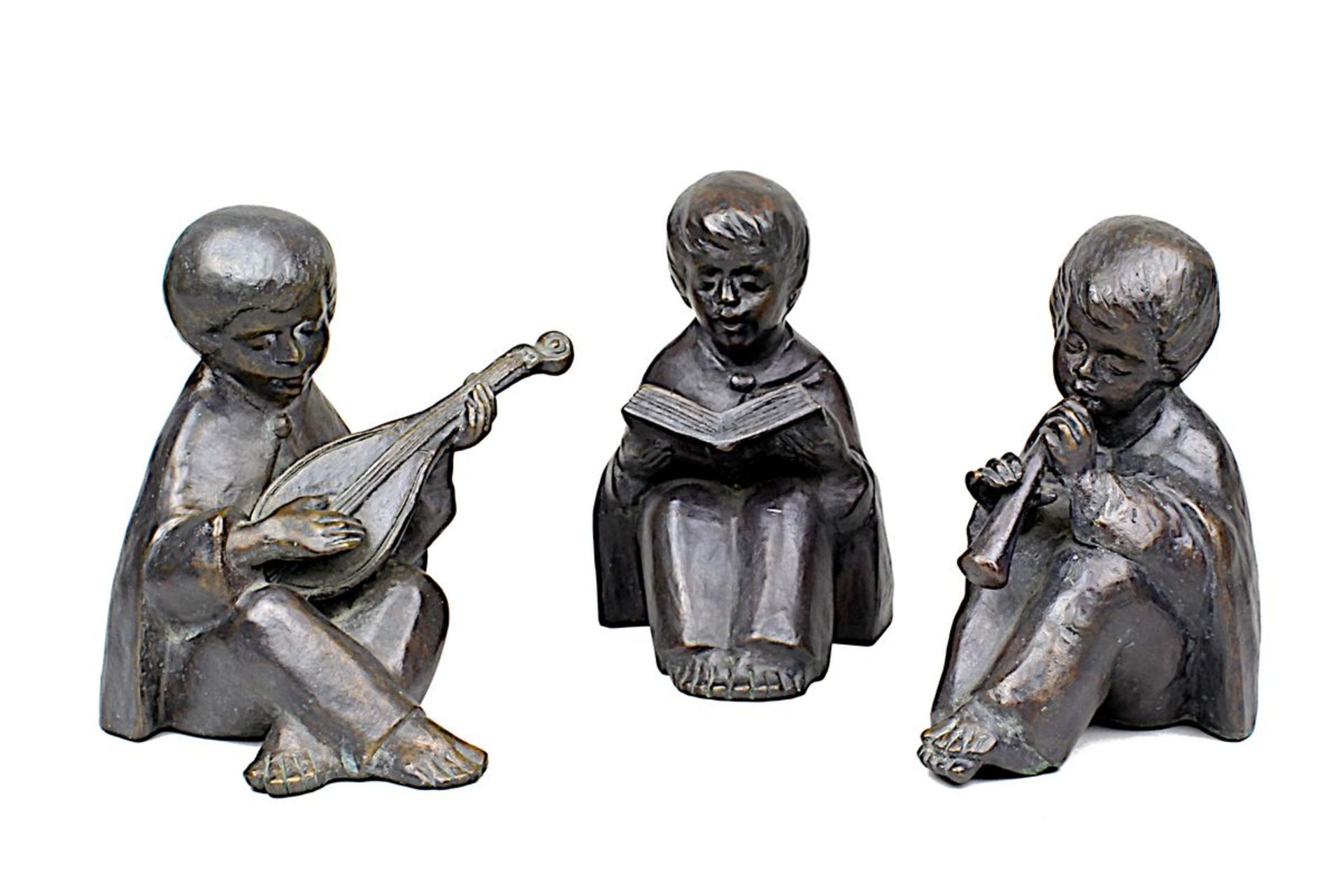 Bourger, Helmut (1929-1989, tätig Höhr-Grenzhausen), 3 musizierende Kinder, Bronzefiguren mit