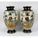 Paar große Satsuma-Vasen, Japan um 1900-1920, Keramik heller Scherben, dunkelblauer Kobaltgrund