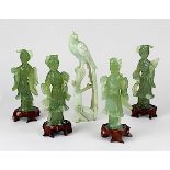 Vogel und 4 Tänzerinnen aus Jade, China 1. H. 20. Jh., Vogel aus opaker weißgrüner Jade, Tänzerinnen