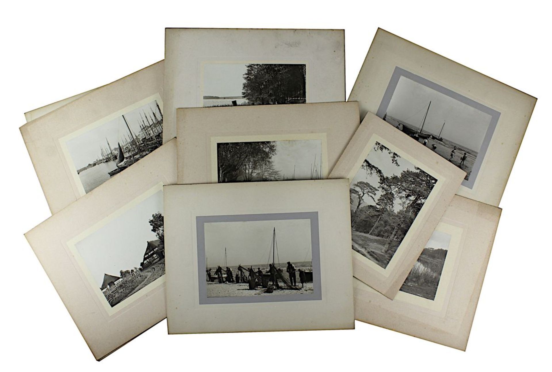 12 Schwarzweiß-Aufnahmen Motive an der Ostseeküste, um 1900, Landschafts-, Hafen- und