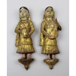 Paar kleine Wandappliken, Frauenfiguren, Indien um 1900, Holz geschnitzt, farbig gefasst und mit