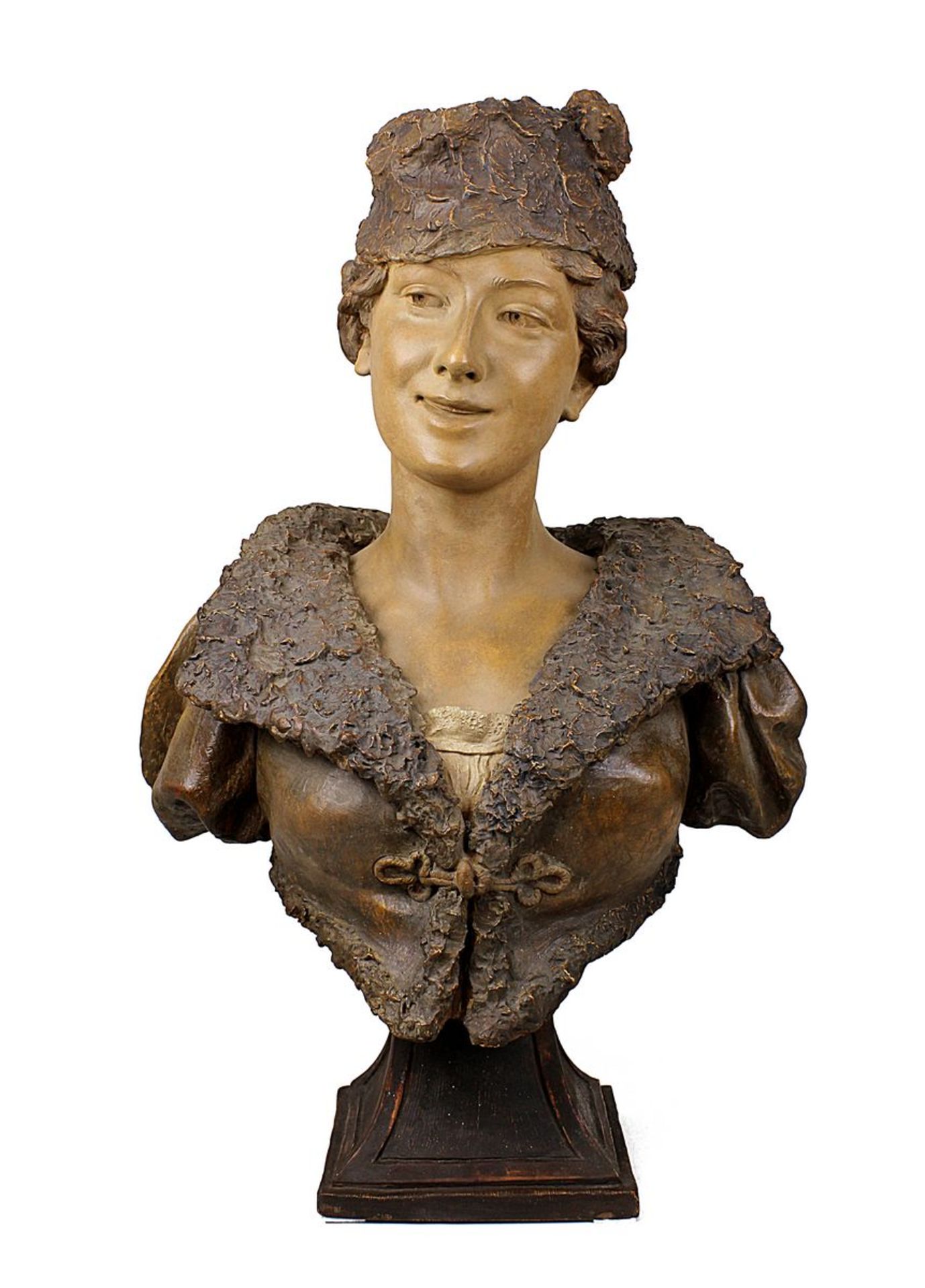 Goldscheider Belle Époque Keramik-Büste einer Dame im Pelz, 1897/98, Keramik heller Scherben, in
