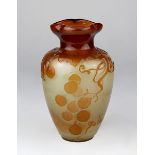 Jugendstil Émil Gallé-Vase, Traubendekor, Nancy 1900 - 1902, Körper von ovoider Form mit kurzem