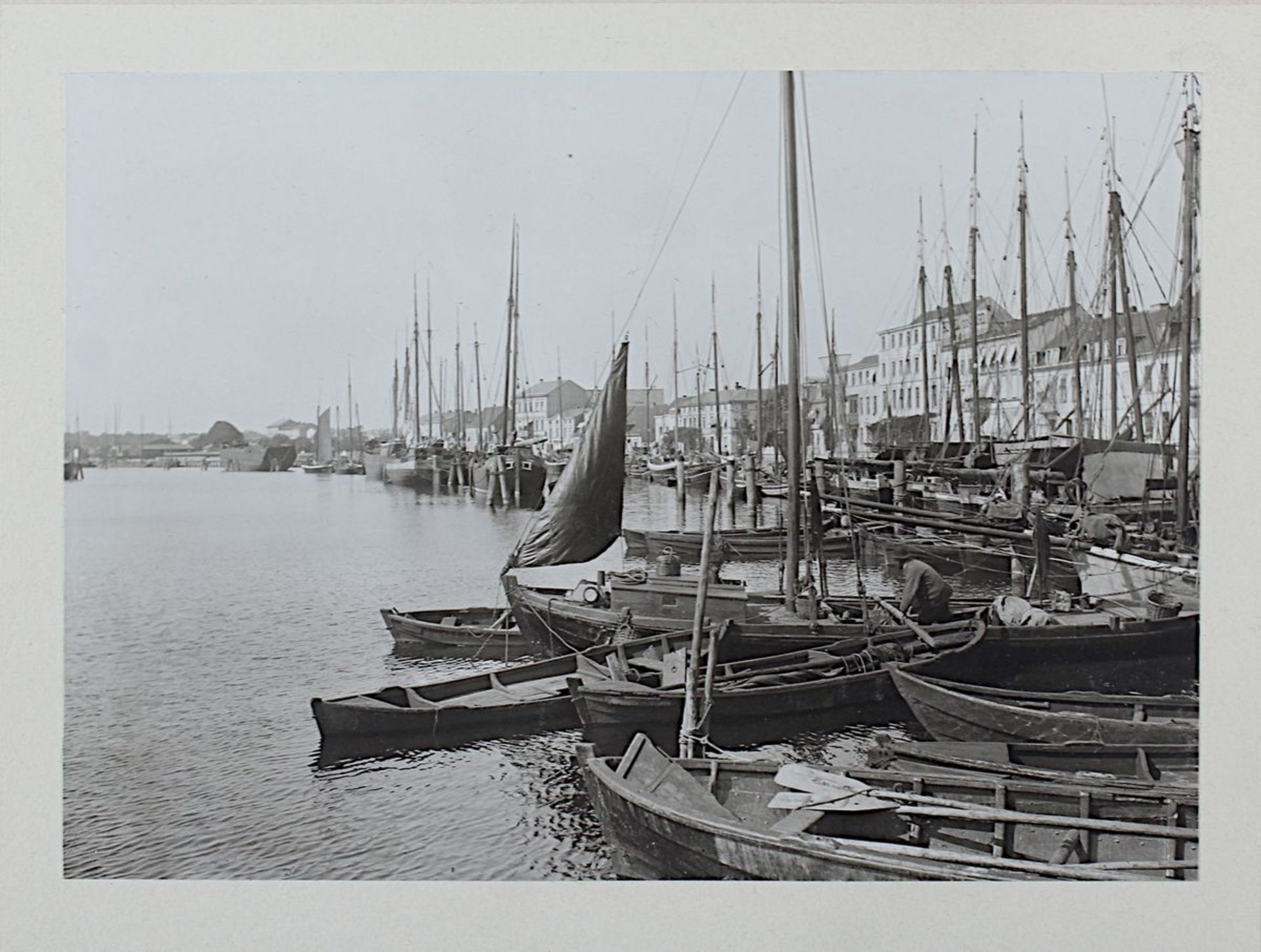 12 Schwarzweiß-Aufnahmen Motive an der Ostseeküste, um 1900, Landschafts-, Hafen- und - Bild 5 aus 5