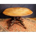 Tisch mit reich beschnitztem Fuß, deutsch um 1870, Eichenholz massiv und furniert, Platte in