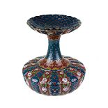 Zsolnay Historismus-Vase, Pécs, um 1880, Keramikkorpus heller Scherben mit flach gedrücktem Bauch,
