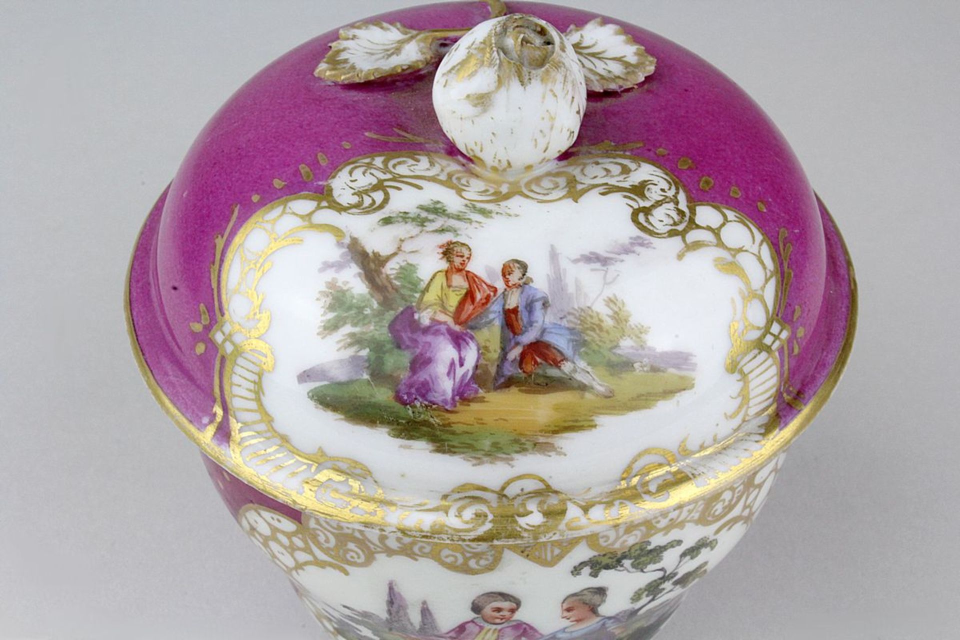 Meissen, Cremedose, 1774-1814, Porzellan, weißer Scherben, Aufglasurmalerei, Goldkartuschen mit - Bild 5 aus 6
