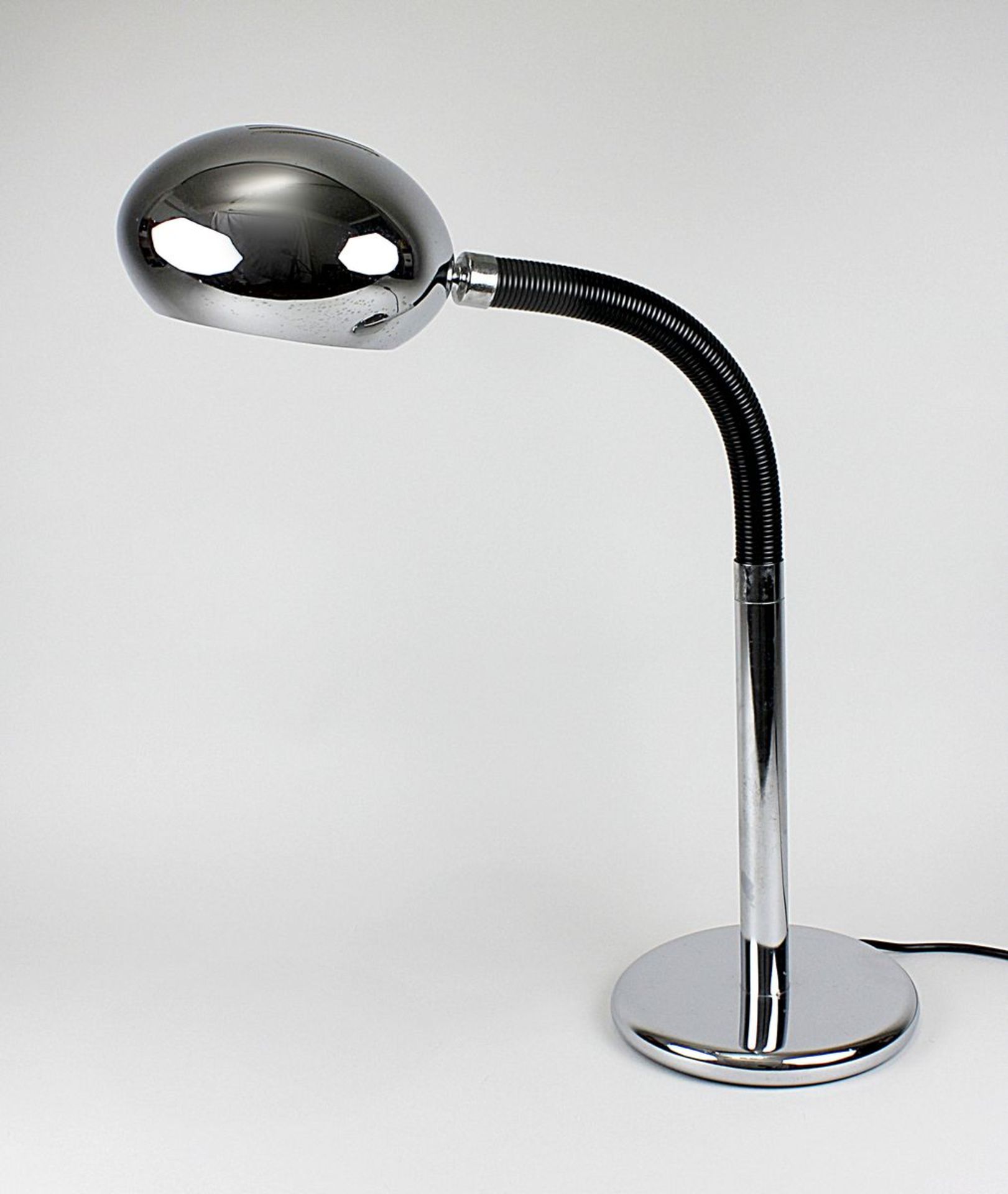 Mid Century Designer Schreibtischlampe, 1960er Jahre, Schirm und Fuß verchromt, linsenförmiger