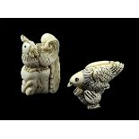 2 japanische Netsukes aus Elfenbein, 2 Vogelfiguren, handgeschnitzte Figuren, L jew. 5 cm,