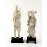 2 Elfenbeinfiguren, China 1. H. 20. Jh., Weiser mit Fächer und Bauer mit Stab und Flasche, jew.