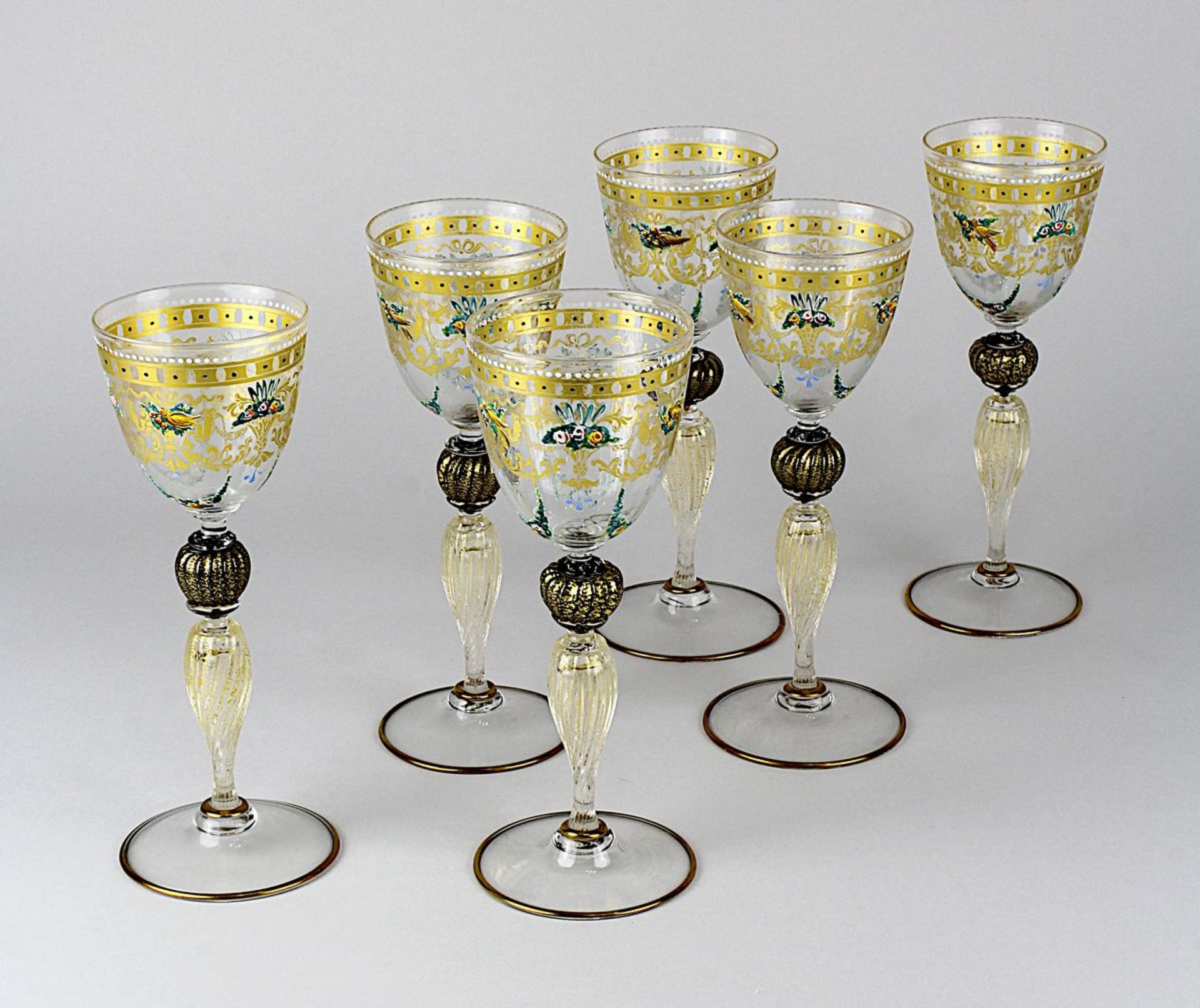6 Salviati & C. Südweingläser, Murano um 1890, mundgeblasene Gläser mit angesetztem Fuß und Cuppa