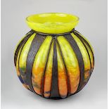 Degué Art-Déco-Vase, Cristalleries de Compiègne ab 1926, kugelförmiger Korpus in schmiedeeiserne