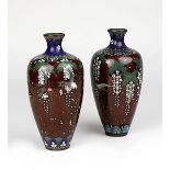 Paar kleine japanische Cloisonné-Vasen, Meiji-Periode um 1890, Kupferkorpus, Wandung mit feiner