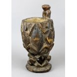 Anbietschale eines Königs oder Würdenträgers, wohl Bamum, Grasland, Kamerun, aus einem Stück Holz
