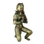 Buddha-Figur Südostasien, kniende, meditierende Buddha-Figur aus Bronze, um 1920, mit Schlangen