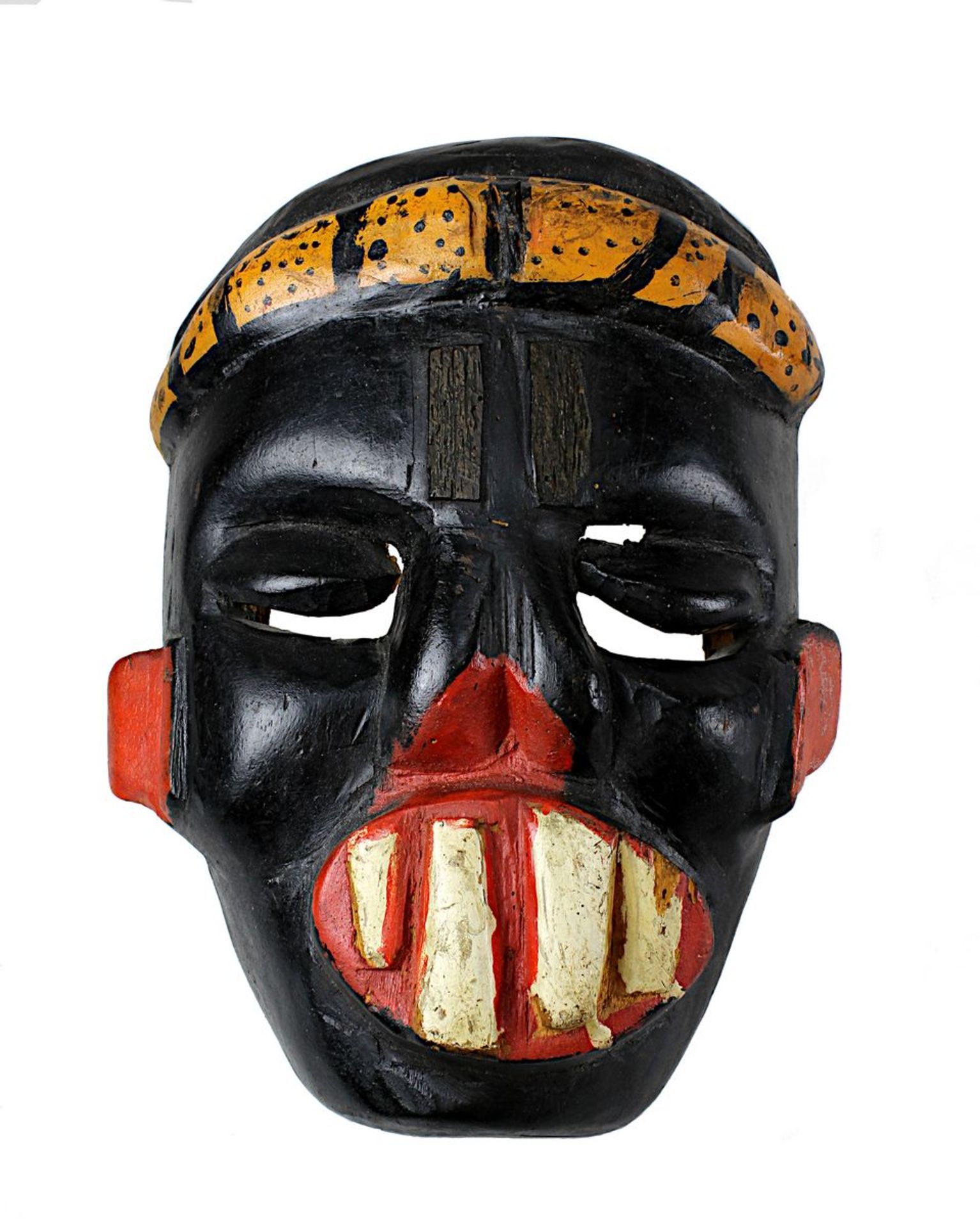 Farbige Maske, groteskes Gesicht mit gespaltener Nase, roten Ohren und übergroßen Zähnen, wohl