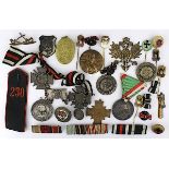 Konvolut Orden, Ehrenzeichen, Medaillen und Mitgliedsnadeln, meist zum WK I, u.a. Medaille "Zum