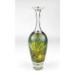 Vera Walther Solifleur-Vase, deutsch 1990er Jahre, langgezogener Kristallglaskorpus mit schmalem