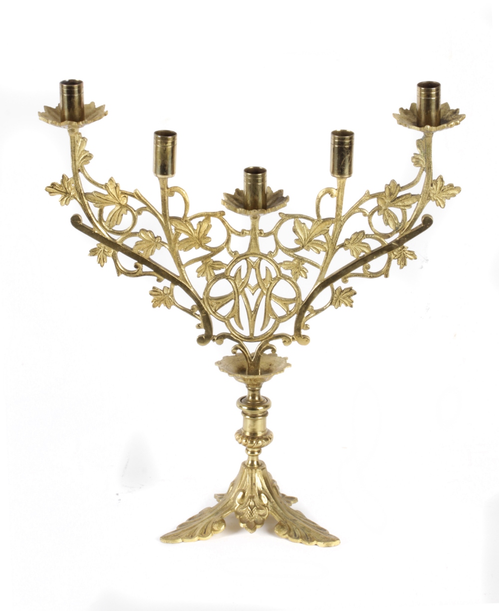 Candelabro de sobraltar neogótico circa 1920