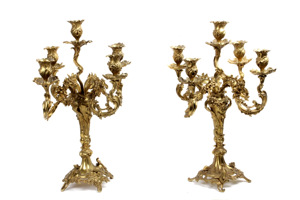 Pareja de candelabros estilo Luis XVI ppcios. s. XX