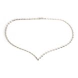 An 18 ct. white gold and brilliant cut diamonds necklace