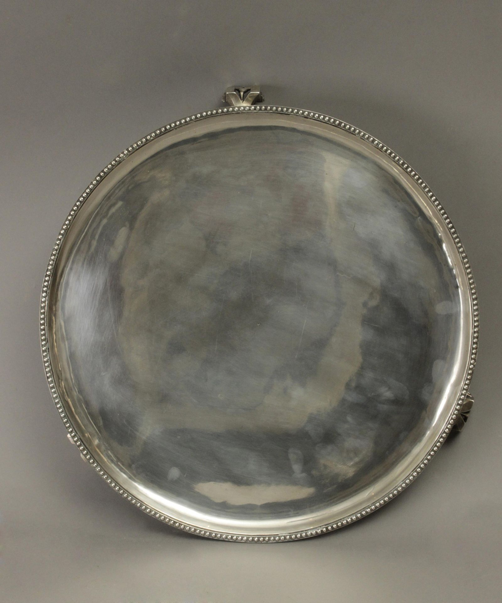 18th century Neoclassical style 'salvilla' tray with Rovira silversmith and Barcelona hallmarks - Image 3 of 3