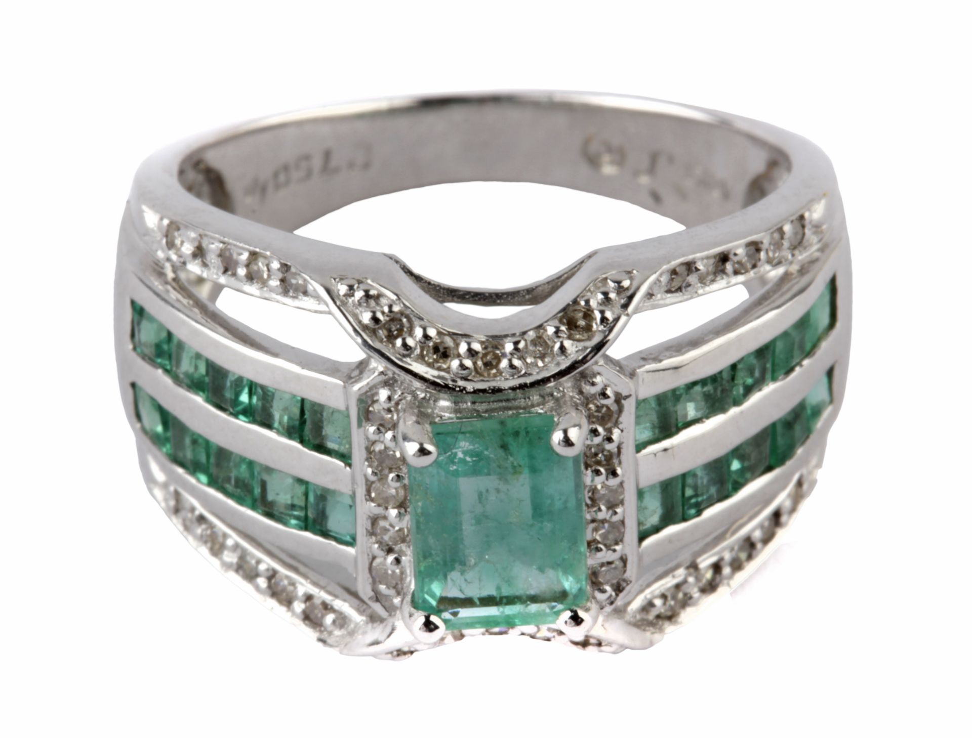 An emerald ring. 18ct. white gold, central stone: 0,50 ct. emerald cut emerald with carre cut emera - Bild 2 aus 3