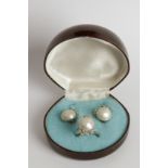 A set of ring and earrings. 18 ct. white gold, mabe pearls and 8/8 cut diamonds