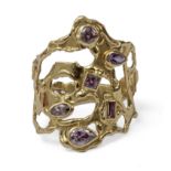 An 18 ct. yellow gold and amethyst ring
