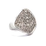 An 18 ct. white gold ring with brilliant cut diamonds