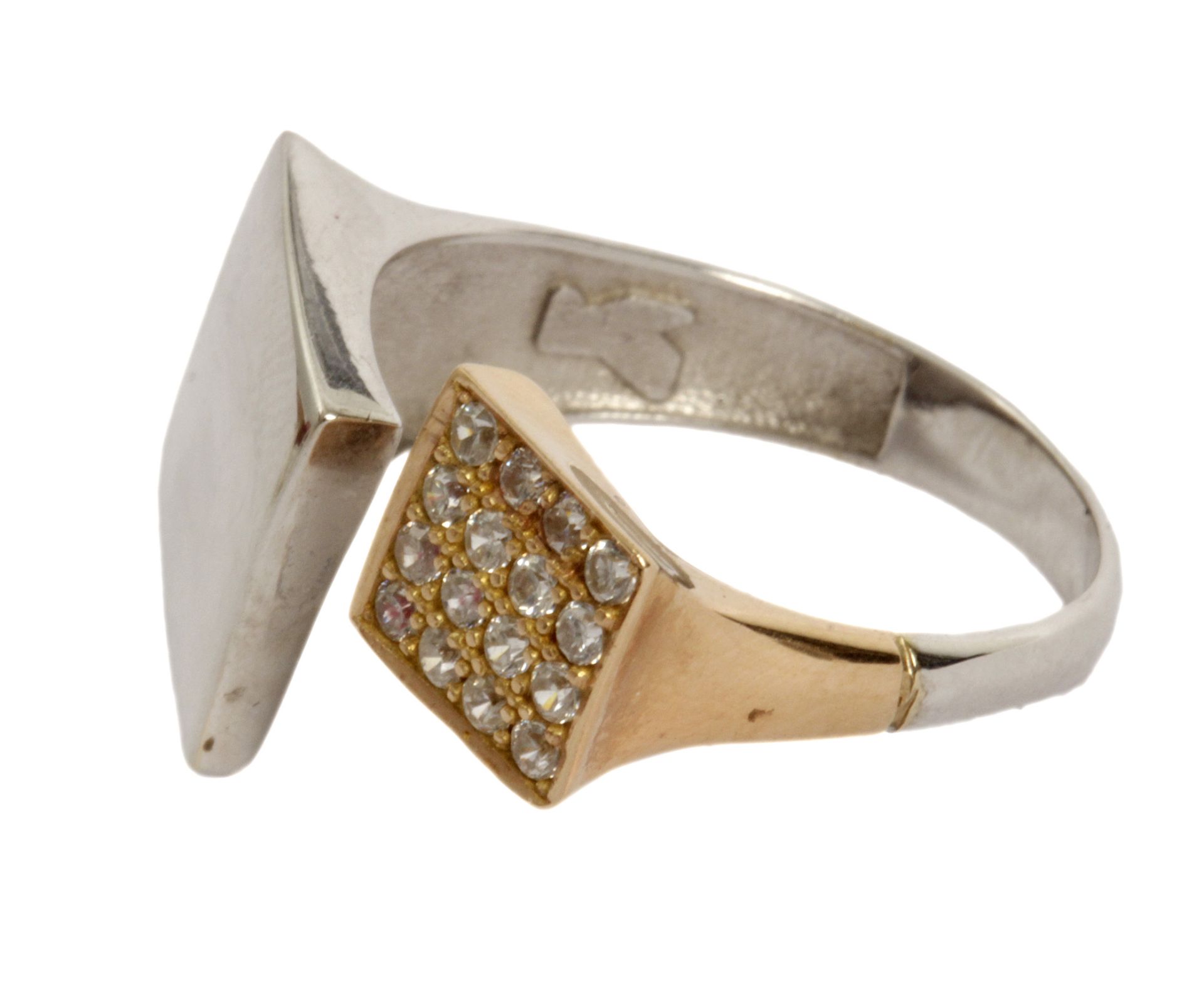 A brilliant cut diamonds ring in a yellow gold setting