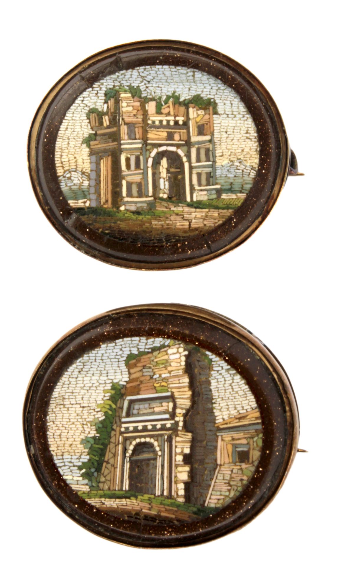 A pair of 19th century Victorian 9 ct. yellow gold micromosaic brooches with "vedute di Roma"