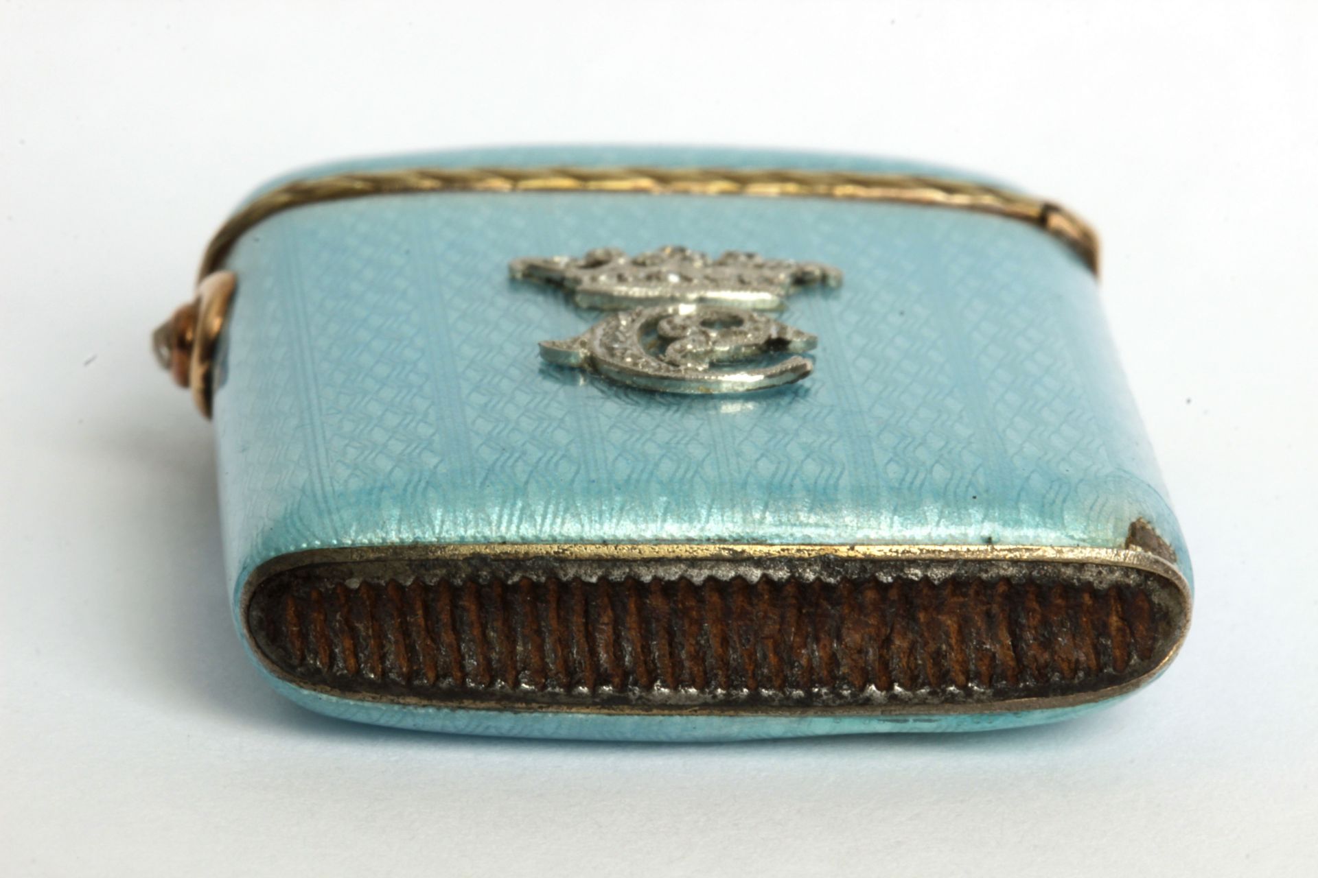 Fabergé. Vesta case, Moscow, circa 1899-1908. A rectangular silver-gilt vesta case with a pale blue - Image 6 of 7