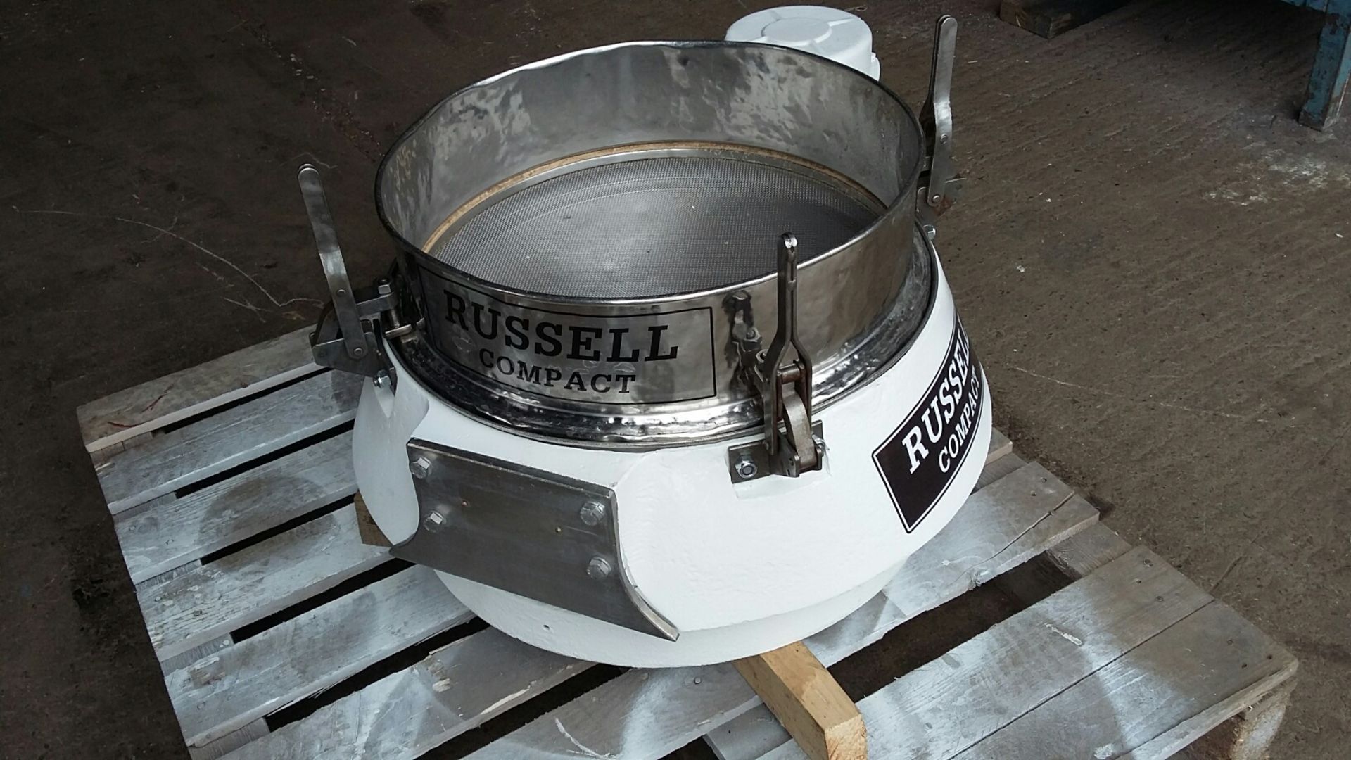 Russell 600 Compact Single Deck Sieve - Image 3 of 5