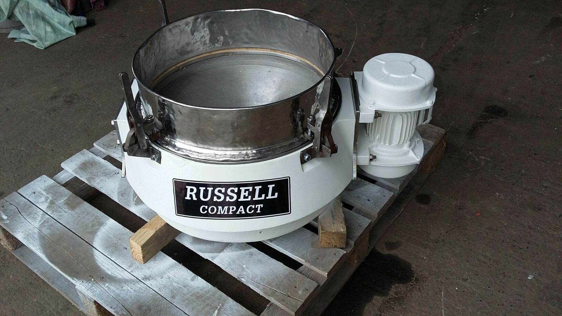 Russell 600 Compact Single Deck Sieve