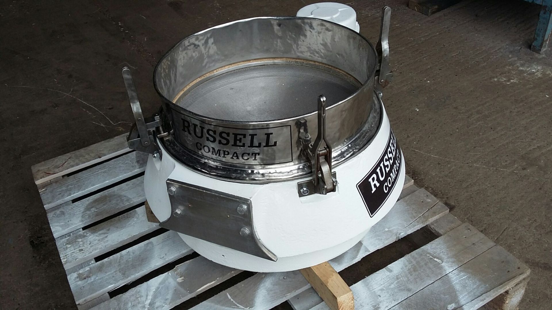 Russell 600 Compact Single Deck Sieve - Image 2 of 5