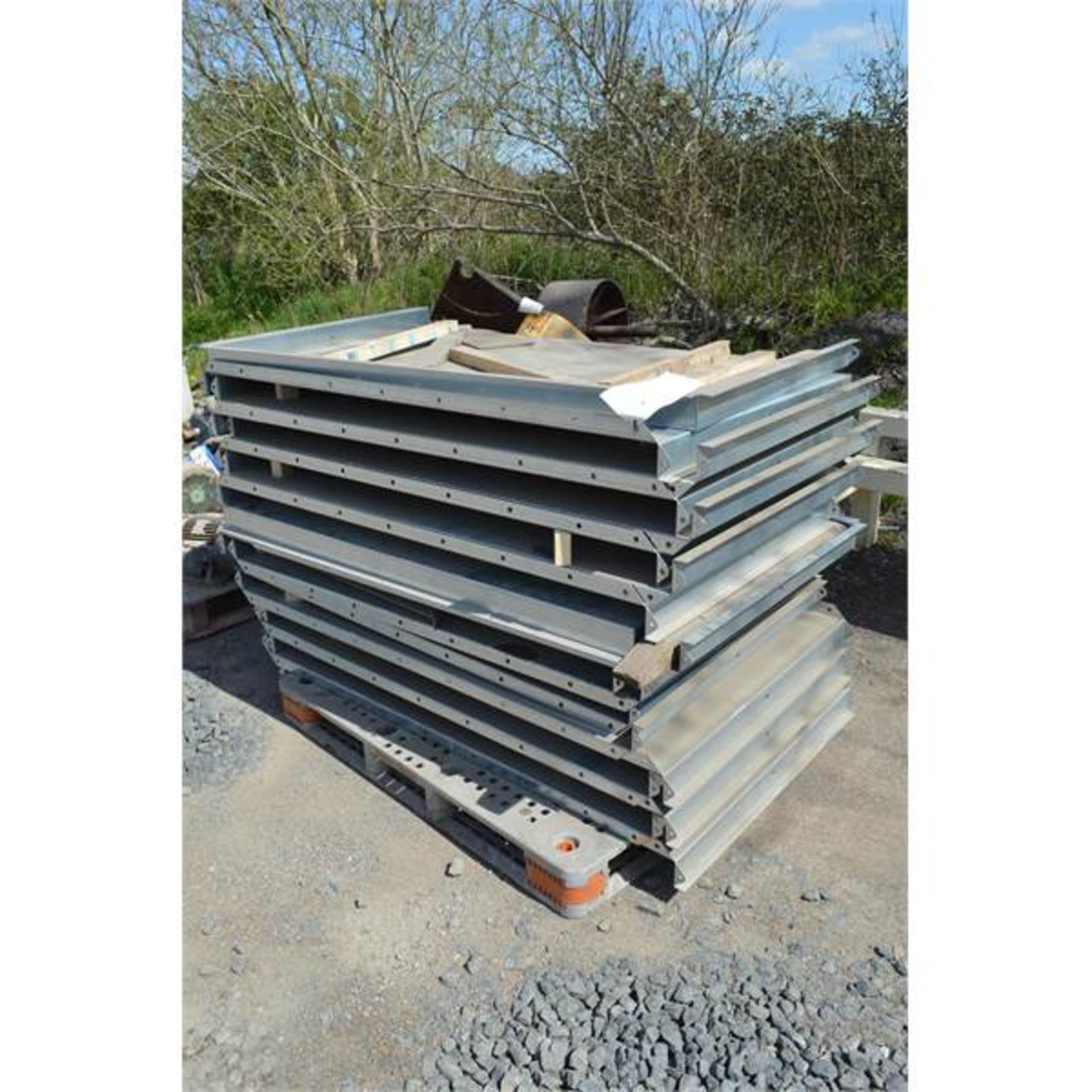 approx. 16 Galvenised Steel Bins Panels