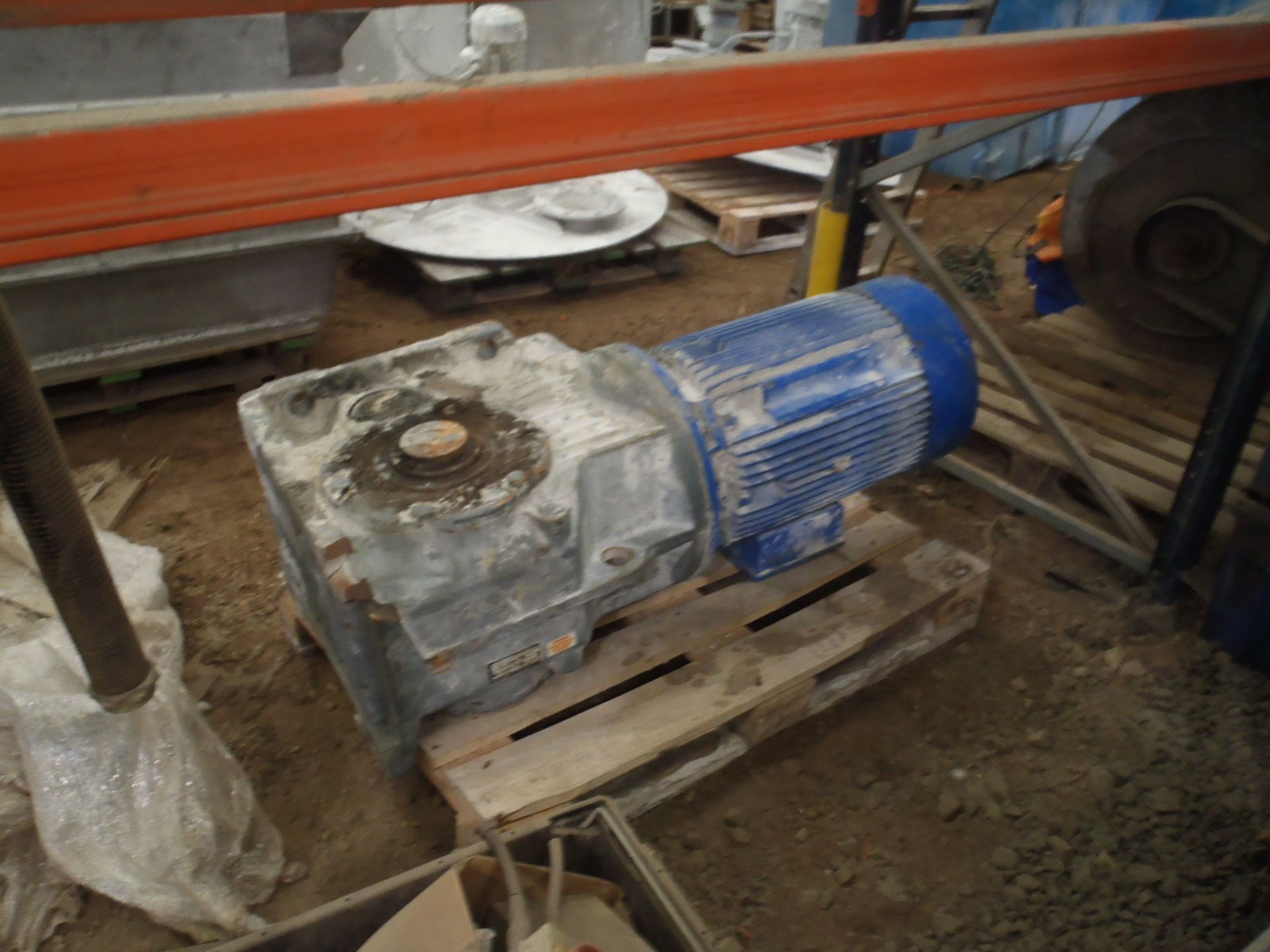 Stainless Steel Lined Cylindrical Horizontal Mixer - Image 9 of 10