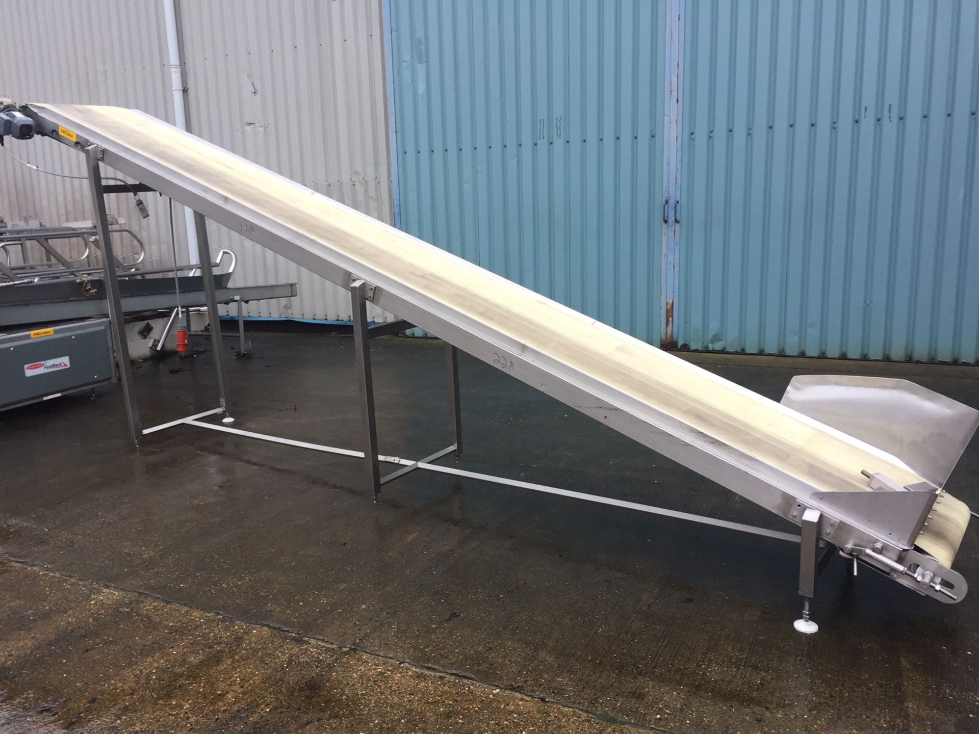 Stainless Steel Inclined Conveyor