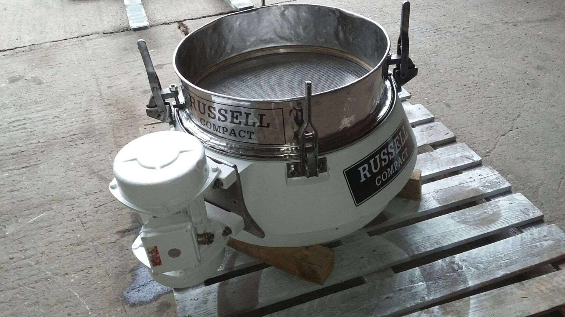 Russell 600 Compact Single Deck Sieve - Image 4 of 5
