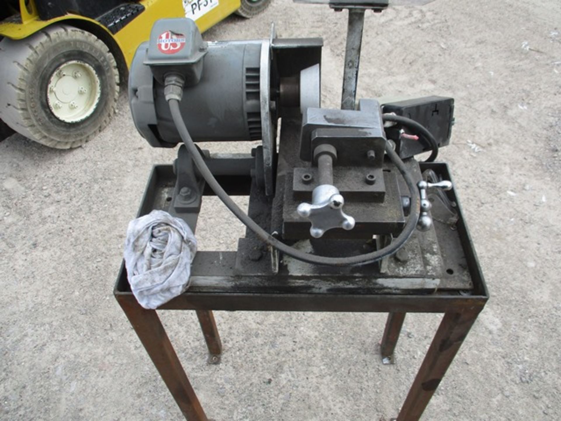 Unimount 125 F049A Bench Grinder