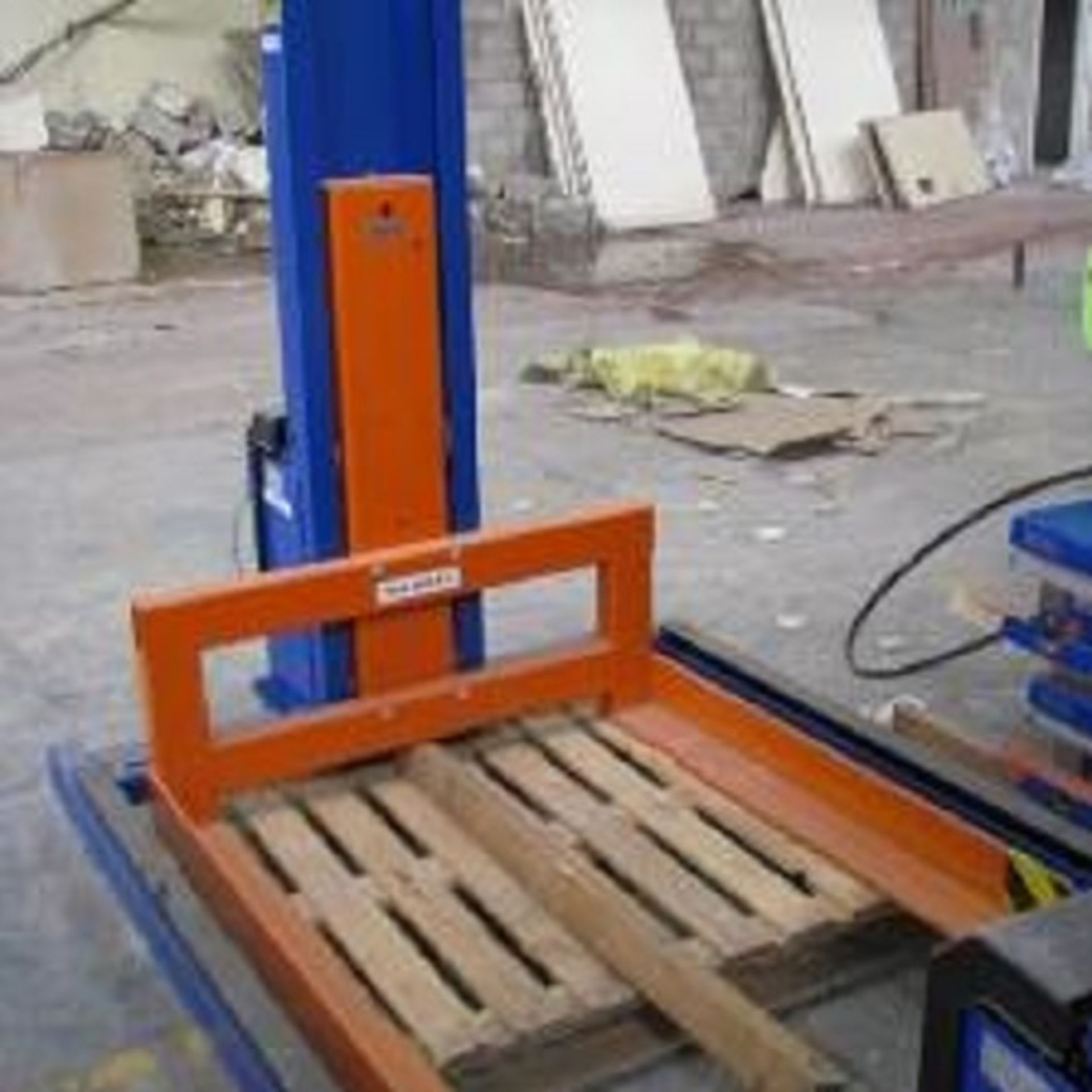 Edmo 1000 Low Profile Pallet Lift